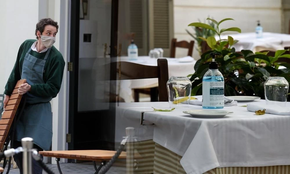 Κυβέρνηση: ''Κανείς μη εμβολιασμένος σε κλειστό εστιατόριο ή θέατρο από τον χειμώνα''!